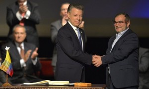Juan Manuel Santos and Timochenko shake hands during the signing of the new peace agreement. Photograph: Luis Robayo/AFP/Getty Images’